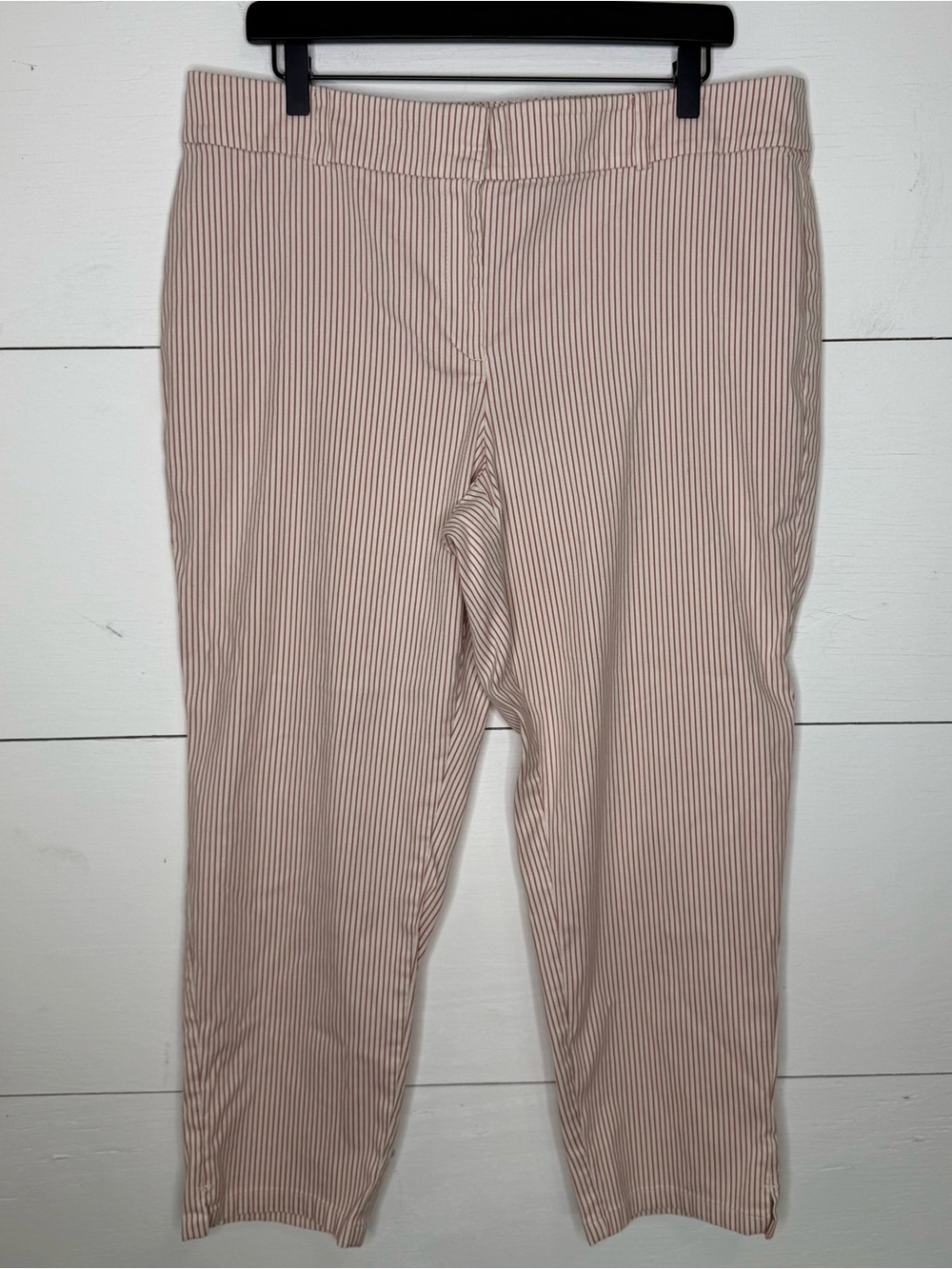 Ann Taylor • Curvy Pink and White Striped Cropped Pants Size 14